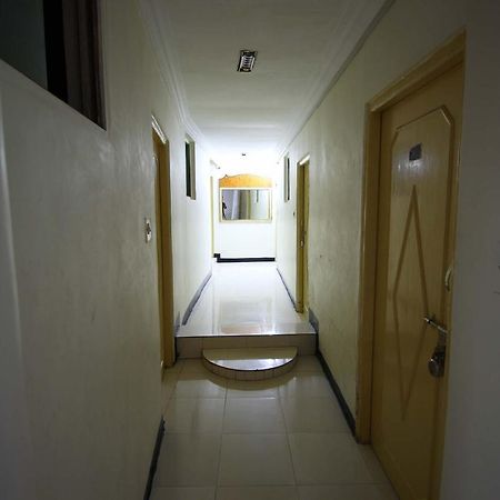 Oyo Hotel Blue Diamond Ahmedabad Exterior photo